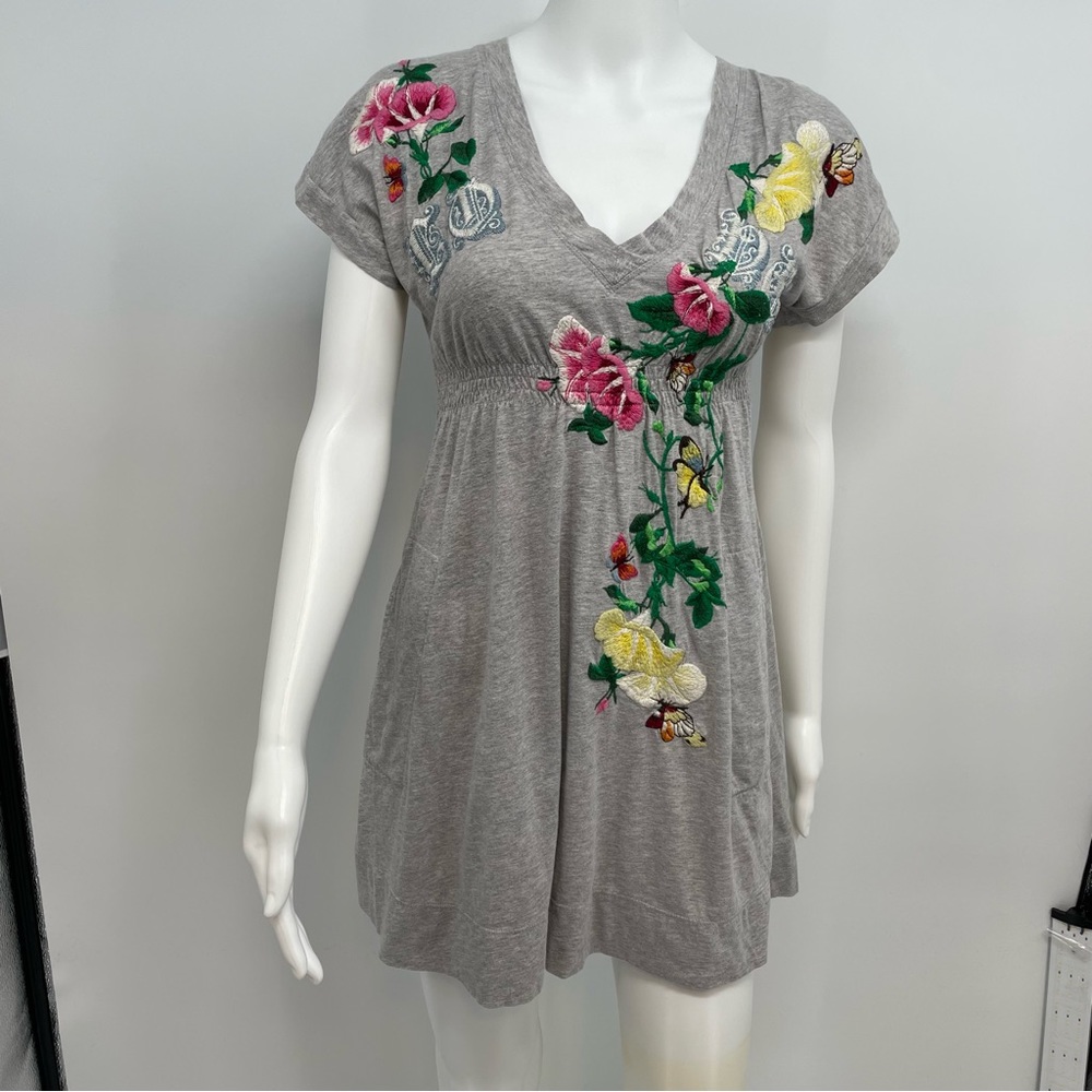 JWLA Made With Love Size S Tunic Top Embroidered Floral Pockets V Neck